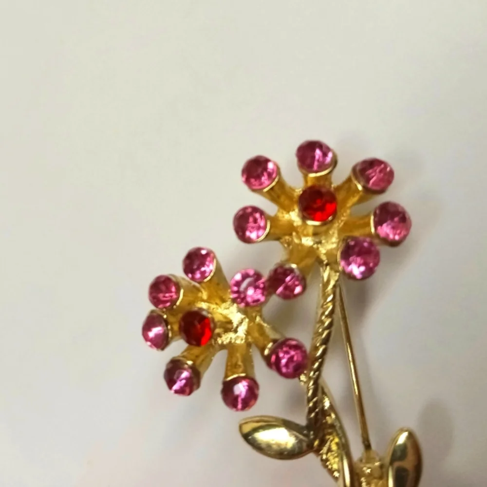 Antique 1940s Austrian pink and red glass gold plated flower brooch - Picture 7 of 8